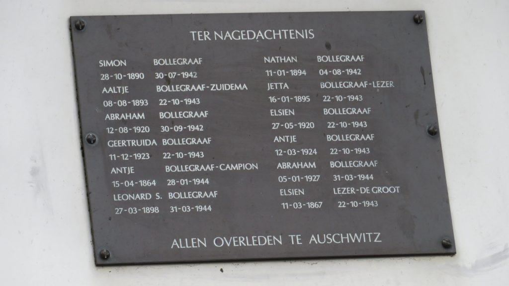 Naamplaat van de tijdens de Tweede Wereldoorlog omgekomen familie Bollegraaf