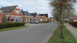 Hoofdweg gezien vanaf de Deldenlaan richting de Veenweg