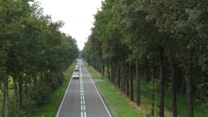 N387 gezien vanaf de viaduct op de Veenweg in de richting van Schildwolde