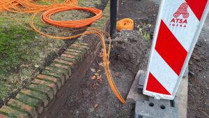 Glasvezelupdate maart 2026 - Close-up glasvezelbundels hoek Bovenpad / straat zonder naam